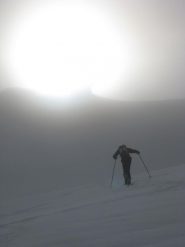 Il sole è solo lì dietro! Guido in salita