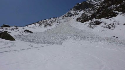 valanga scesa verso le 11 sulla traccia di salita