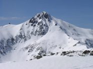 il versante N del pizzo con il canale vista dalla cima ferrarine (aprile 2010). Foto Pr18