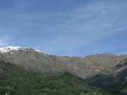 A destra la Cima Biolley vista da Traversella