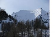 Il Peigro' con il suo concavo e ripido pendio nord...