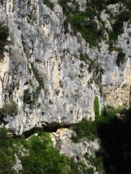 Il sentiero tagliato nelle pareti