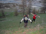Salendo i ripidi prati da Brusà del Plan