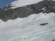 al centro il bivacco Ravelli  visto dalla nostra posizione