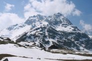 In rosso la goulotte Cret, in verde la discesa da la baionette