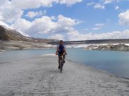 Pedalare nella diga... NON HA PREZZO