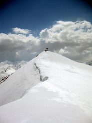 in vetta(notare la nuvola al centro)