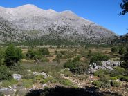 Sulla destra il colletto da cui inizia la cresta.