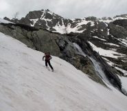 Discesa nella gorgia-canale di fianco alla cascata