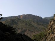 Contrafforti di arenaria sopra la Gola di Tripitì.