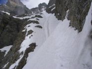 traverso super ripido sopra il salto roccioso