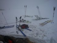 ...epure gli sci.mordono il freno