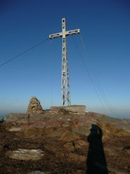 Croce di vetta e cielo limpidissimo