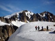 sullo sfondo la cima