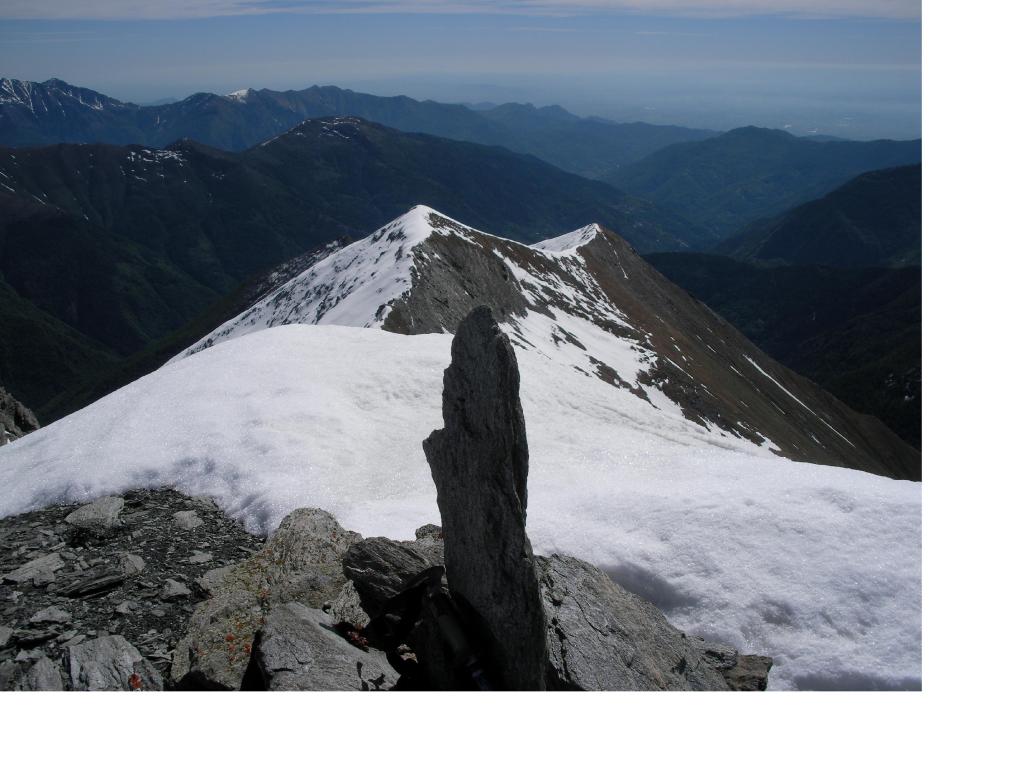 La facile cresta a ritornare...vista dalla cima del M.Peolioso