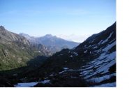 Il vallone della Legna al mattino presto sullo sfondo del Cervino