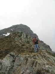la cresta che porta in vetta