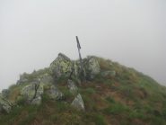 La cima avvolta dalle nebbie