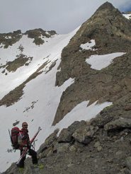 Il passo d'Ischiator e la cima visti dalla conca del lago superiore