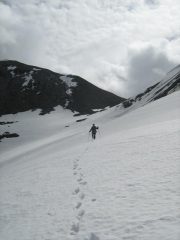 in discesa appena sotto il colle