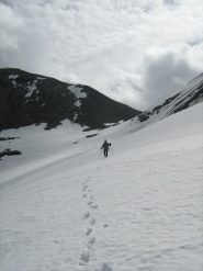 in discesa appena sotto il colle