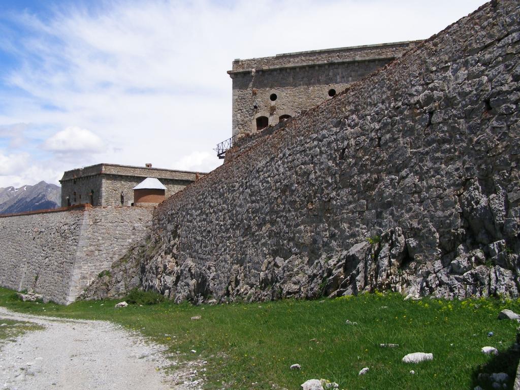 Mura esterne del forte