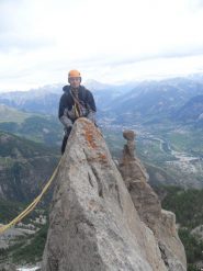 7° tiro: cresta-lama e sullo sfondo il fungo sommitale della prima torre