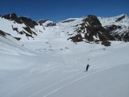 Discesa verso il laghetto sotto l'Ouille des Tretes