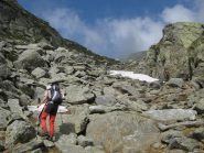 Risalendo il valloncello a monte del Rifugio.