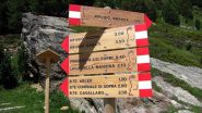 cartelli segnaletici nei pressi del Rifugio-albergo dei Forni (24-6-2010)