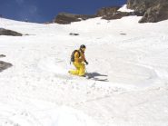 evoluzioni in telemark di Frank sulla parte sotto il ghiacciaio