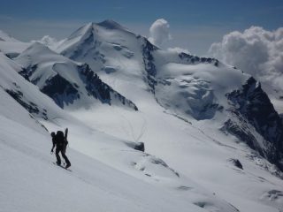 Il Polluce e il Castore sullo sfondo