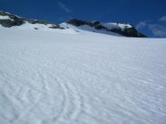 Sul Ghiacciaio di Giasson. Al centro la vetta