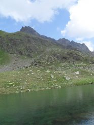 il sentiero che prosegue per il colle Crosatie