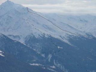 Linea continua it. dal Vallone S.te Anne; trattegggiata da Bramans.