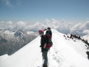 Bruna e Chiara a pochi passi dalla cima