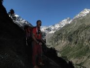 Salendo verso il casotto del parco