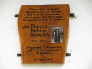 Targa ricordo di Don Pierino a Vasario