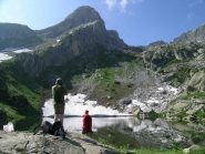 Il Lago degli Alberghi con dietro il Monte Ciamoussè
