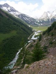 La strada verso Combal dalla morena