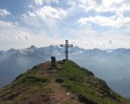 La vetta del Pizzo Molare con le cime della Valle Leventina sullo sfondo