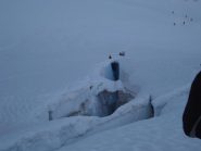 Uno dei grandi crepacci sul ghiacciao, il posto ideale pe un picnic