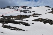 L’ultimo tratto: la vetta con il percorso sul nevaio.