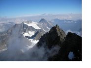 L'Aiguille de la Tsa sempre dalla vetta...