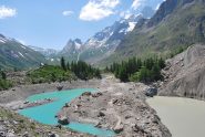 Il Lago del Miage; sullo sfondo le Pyramides calcaires