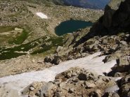 Il bel nevaio di neve compatta prima della parte finale ,sfondo lago de Bastani