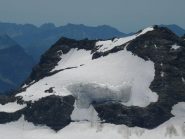Arbola in primo piano e montagne della Valgrande in sfondo, inconfondibile la sagoma del Pedum