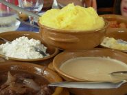 tornati appena in tempo: alla locanda di pian del re servono questa particolare allegoria del monviso con i suoi laghi