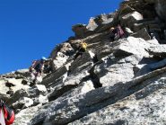 In discesa sulla cresta rocciosa