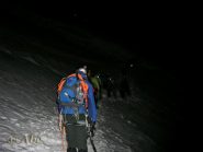 In attesa del proprio turno sotto al Col du Mont Maudit